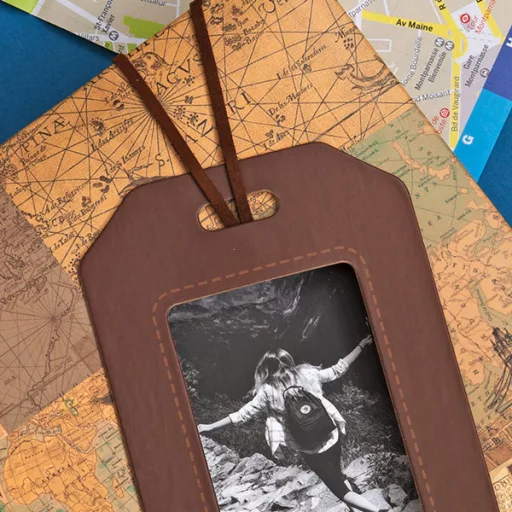 Kenro Kusso Travel Lagguage Tag fotóalbum, memo, 200db 10x15, ablakos borító, térkép minta, barna