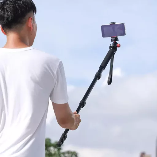 Ulanzi TB12 monopod, 155cm max magasság, 5kg teherbírás, 43cm összecsukott méret, 1/4" és 3/8"