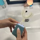 Y-Brush Essential szónikus elektromos fogkefe, Y alakú fejjel, 12 év felettieknek